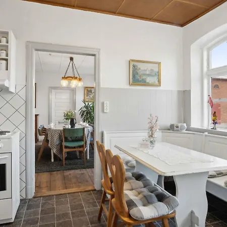 580 M2 Countryside Idyll With Activity