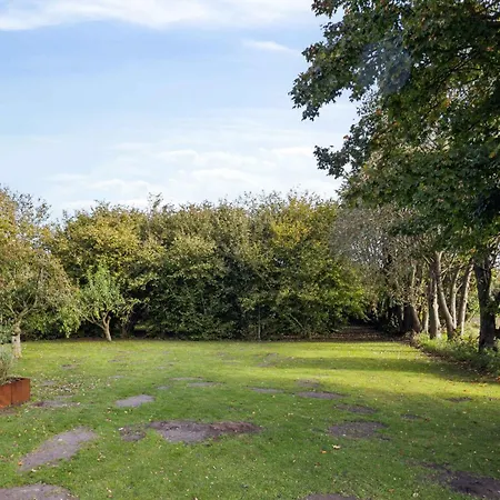 580 M2 Countryside Idyll With Activity