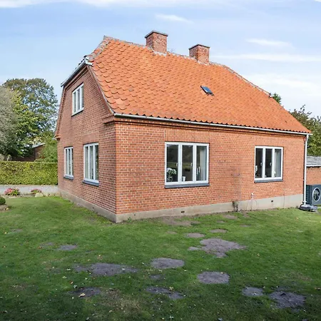 580 M2 Countryside Idyll With Activity *