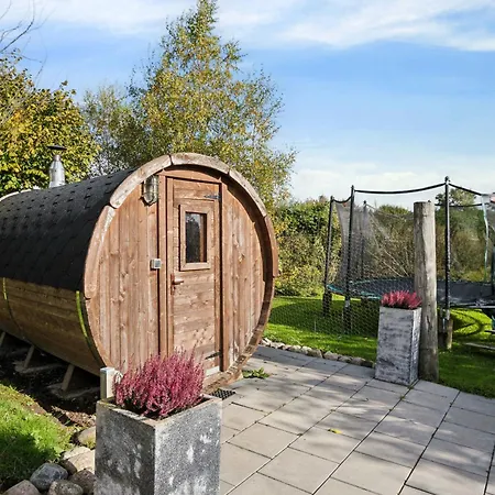 580 M2 Countryside Idyll With Activity *