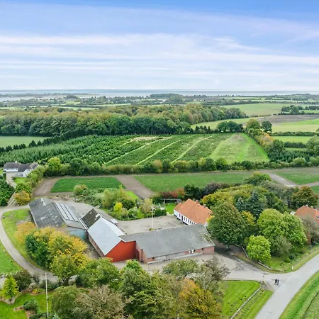 750 M2 Lantidyll Med Aktivitetsrum Och Festsal *