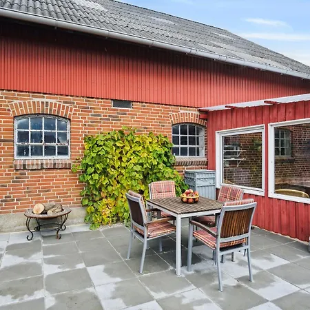 750 M2 Countryside Idyll With Activity